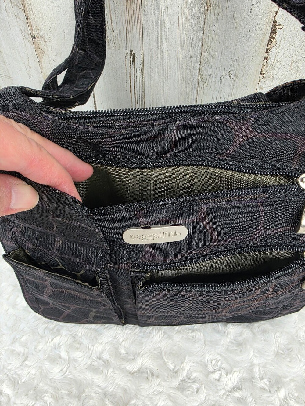 Baggallini Everywhere Slim Black Patterned Crossbody Bag - Picture 4 of 12